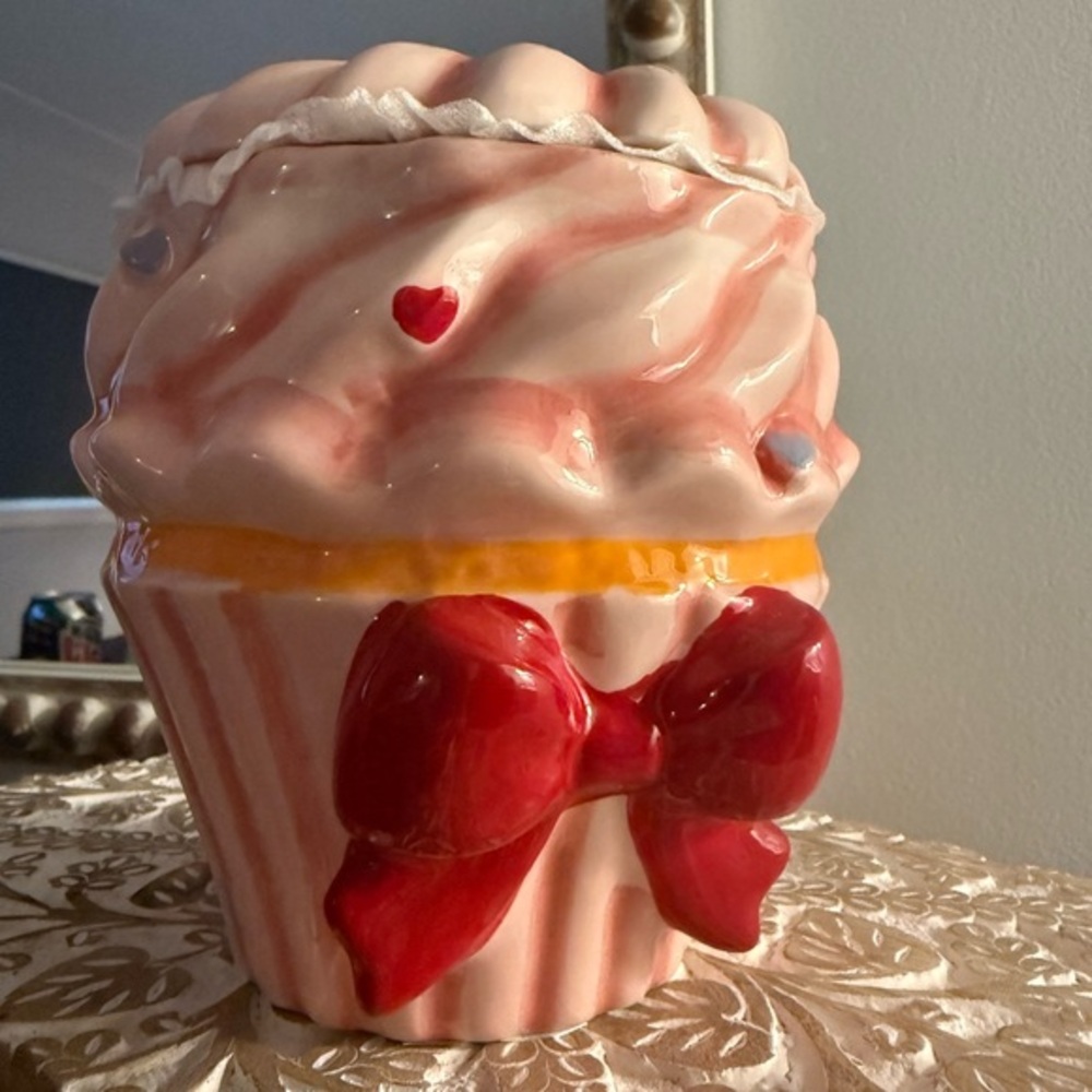 Pink Cupcake Ceramic Cookie Jar with Bow Kitchen Décor NWT